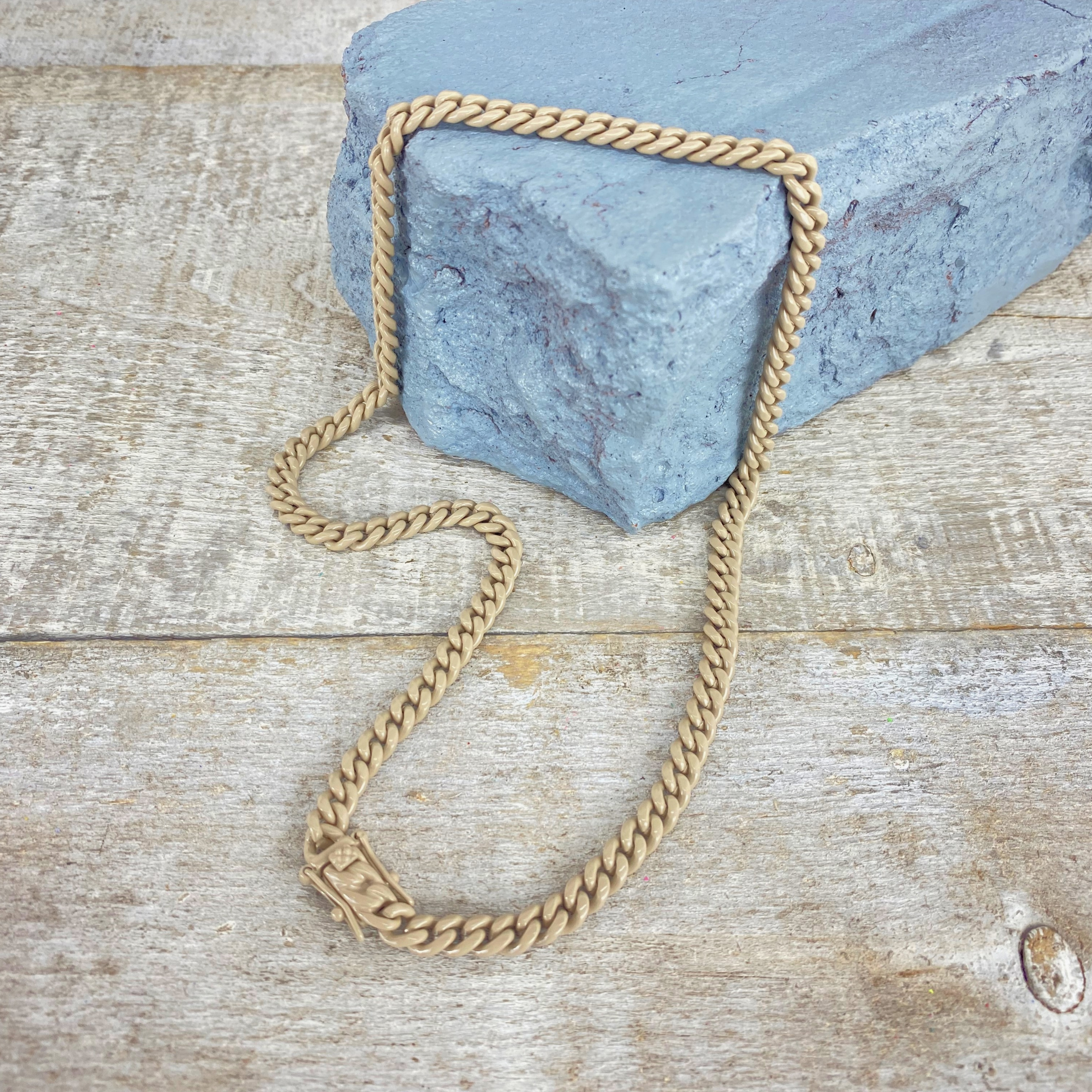 LATTE CHAIN